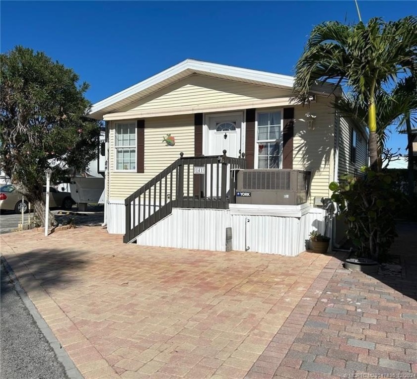 Well-maintained 2/2 manufactured home. Very comfortable with an - Beach Home for sale in Jensen Beach, Florida on Beachhouse.com