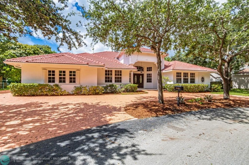 WOW! Must see this huge 6 bedroom, 4 bathroom plus Den - Beach Home for sale in Palmetto Bay, Florida on Beachhouse.com