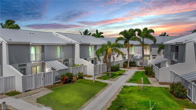 SAILBOAT GULF ACCESS!!! This beautiful recently renovated - Beach Townhome/Townhouse for sale in Fort Myers Beach, Florida on Beachhouse.com
