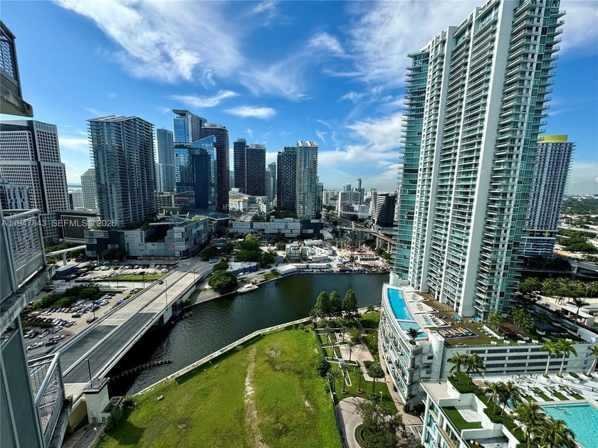 Beautiful view of the River and Brickell Skyline from the 30th - Beach Condo for sale in Miami, Florida on Beachhouse.com