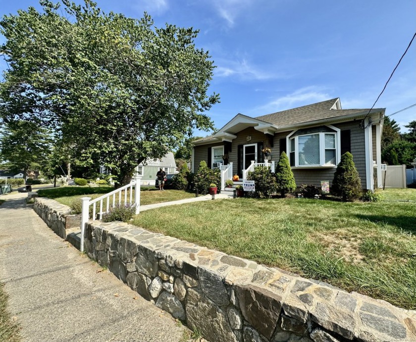 Beautifully cared for home and its first time to market! - Beach Home for sale in Milford, Connecticut on Beachhouse.com