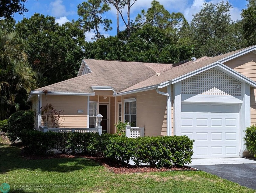 Beautifully remodeled 3 bd 2 bath Villa with large screened - Beach Condo for sale in Vero Beach, Florida on Beachhouse.com