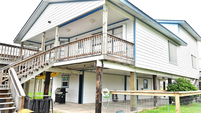 This waterfront residence, situated on the Canal in Holiday - Beach Home for sale in Rockport, Texas on Beachhouse.com