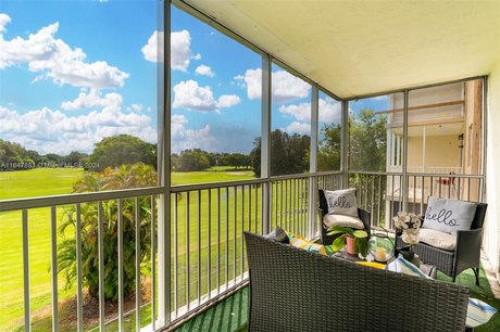 Welcome to Cooper City! This Spacious 2 Bed/ 2 Bath Condo Boasts - Beach Condo for sale in Cooper City, Florida on Beachhouse.com