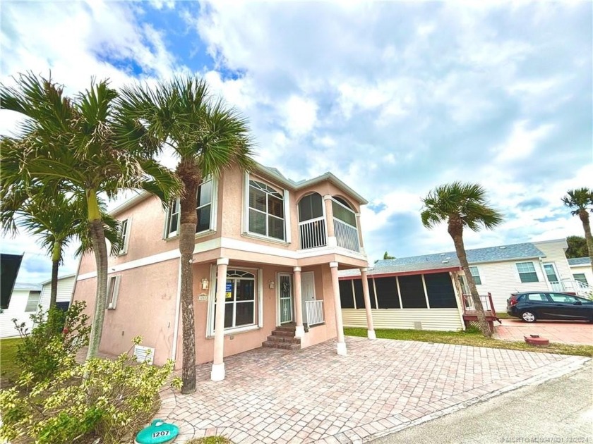 WELCOME TO PARADISE~~BEAUTIFUL CUSTOM HOME IN LIKE-NEW CONDITION - Beach Home for sale in Jensen Beach, Florida on Beachhouse.com