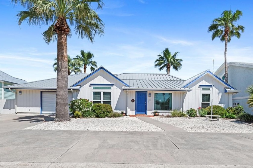 Single Level Key Allegro Charmer. Great curb appeal with a - Beach Home for sale in Rockport, Texas on Beachhouse.com
