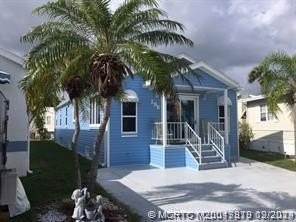 BEAUTIFUL, SPACIOUS CUSTOM SITE-BUILT (*STICK-BUILT*) 2 BEDROOM - Beach Home for sale in Jensen Beach, Florida on Beachhouse.com