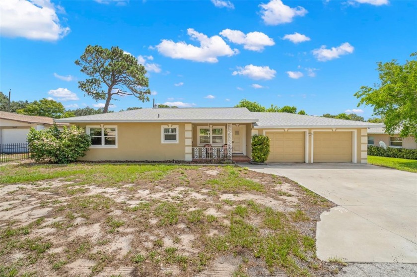 NON-FLOOD ZONE in PRIME LOCATION just 5 MINUTES FROM THE BEACH!! - Beach Home for sale in Largo, Florida on Beachhouse.com