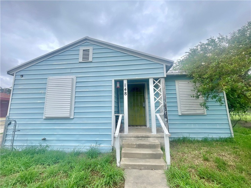 Perfect starter home or investment property!!  You will love - Beach Home for sale in Aransas Pass, Texas on Beachhouse.com