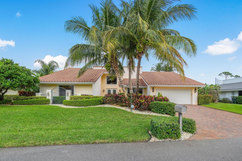 As you step inside you are greeted by the grandeur of vaulted - Beach Home for sale in Delray Beach, Florida on Beachhouse.com