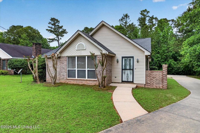 Well maintained 3 bedroom, 2 bath home situated on 2 large - Beach Home for sale in Diamondhead, Mississippi on Beachhouse.com