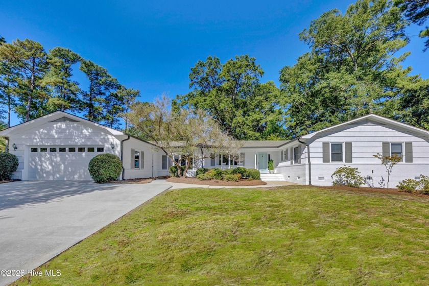 Welcome to the sought-after Oak Forest neighborhood, offering - Beach Home for sale in Wilmington, North Carolina on Beachhouse.com