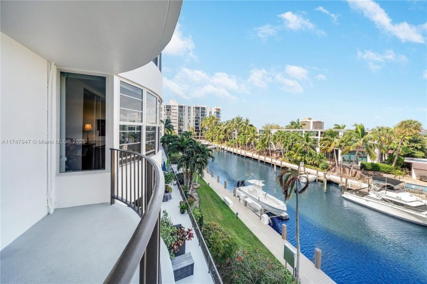 Experience Florida Living in Fort Lauderdale! This beautifully - Beach Condo for sale in Fort Lauderdale, Florida on Beachhouse.com