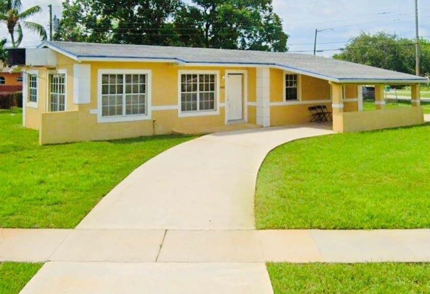 **SELLER VERY MOTIVATED** Move right into this beautifully - Beach Home for sale in Lauderhill, Florida on Beachhouse.com