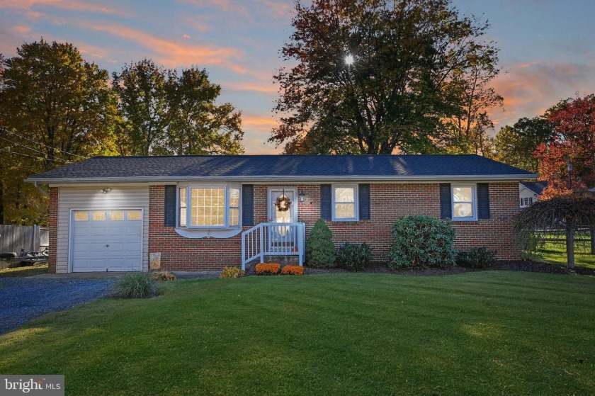 Don't miss out on this completely updated rancher-style home - Beach Home for sale in Edgewater, Maryland on Beachhouse.com