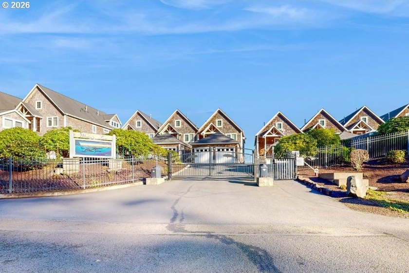 Oceanfront, remarkable views in this upper level two story condo - Beach Condo for sale in Seaside, Oregon on Beachhouse.com