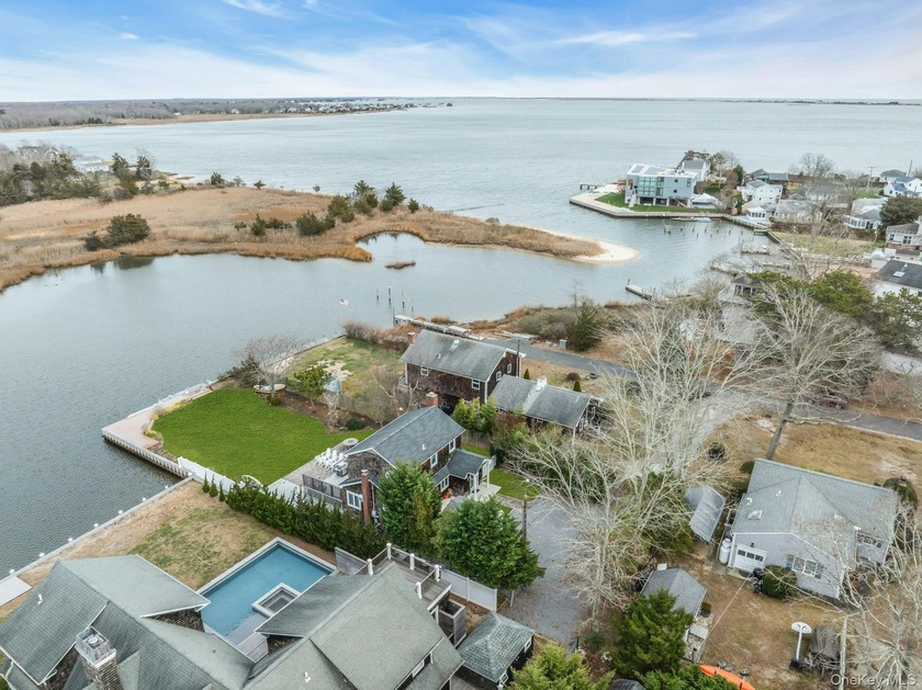 Welcome to 53 West End Avenue, a captivating waterfront retreat - Beach Home for sale in East Quogue, New York on Beachhouse.com