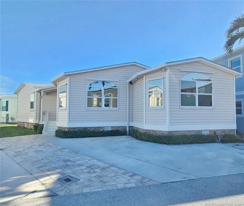 Welcome to Paradise!! this beautifully remodeled beach bungalow - Beach Home for sale in Jensen Beach, Florida on Beachhouse.com