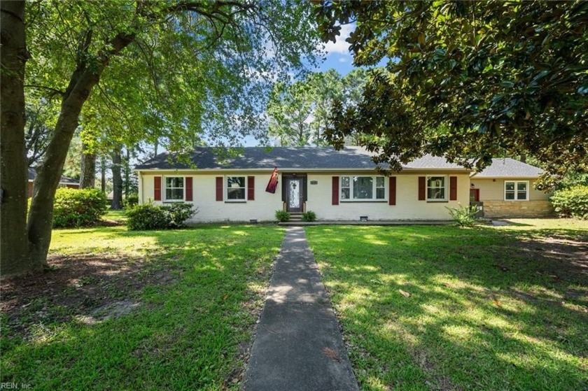 Welcome to this charming 3-bedroom, 2-bathroom Ranch-style home - Beach Home for sale in Portsmouth, Virginia on Beachhouse.com