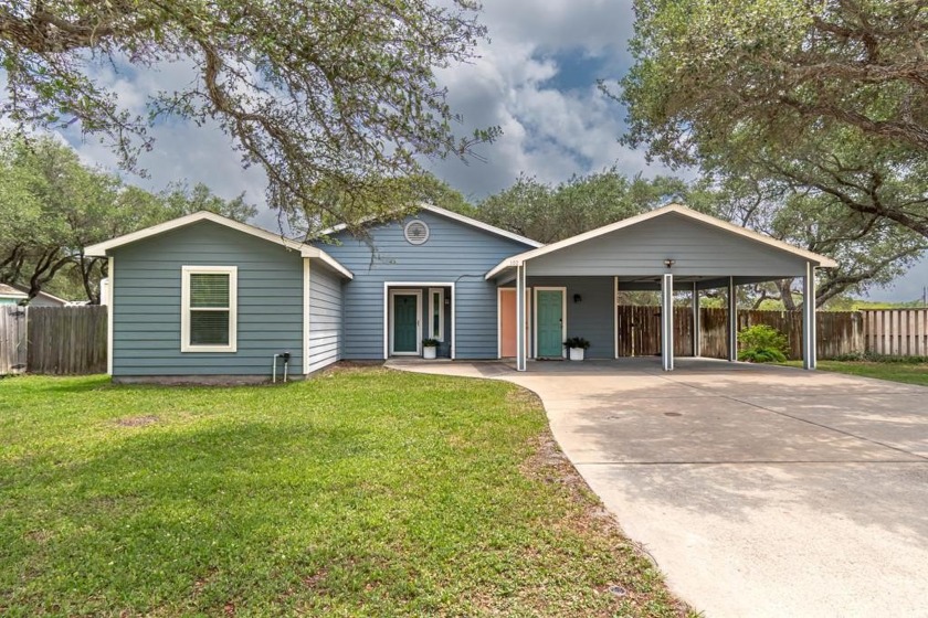 Welcome to this beauty in Captains Bay! This charming 2-bedroom - Beach Home for sale in Rockport, Texas on Beachhouse.com
