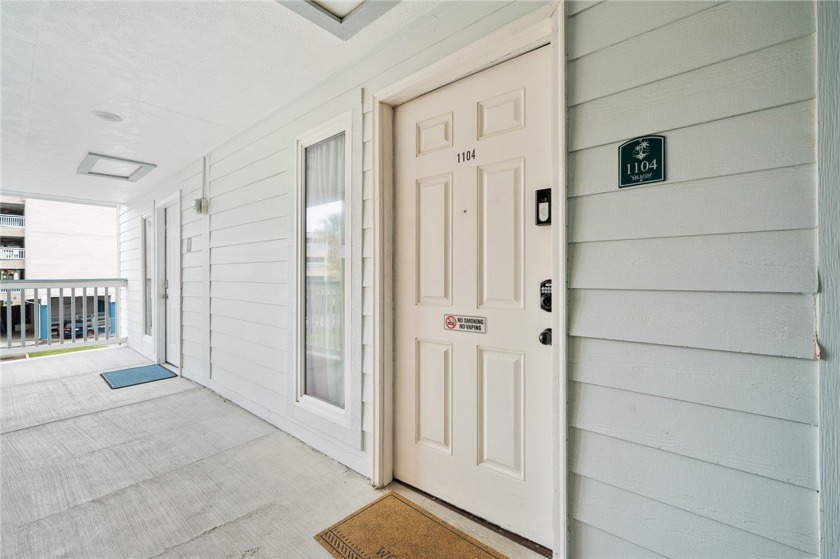 This beautiful unit faces directly onto the beach and bay - Beach Condo for sale in Corpus Christi, Texas on Beachhouse.com