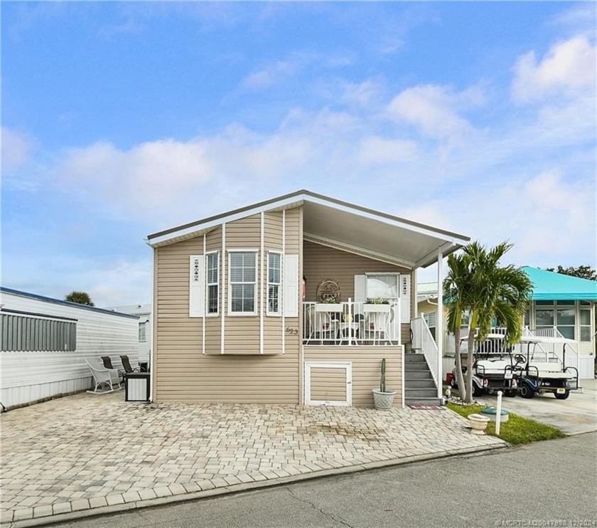 Discover carefree, relaxed island living in this quaint - Beach Home for sale in Jensen Beach, Florida on Beachhouse.com