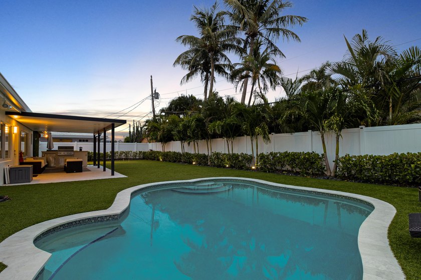 SELLER WILLING TO OFFER A $10,000 CREDIT AT CLOSING! Live the - Beach Home for sale in Lighthouse Point, Florida on Beachhouse.com