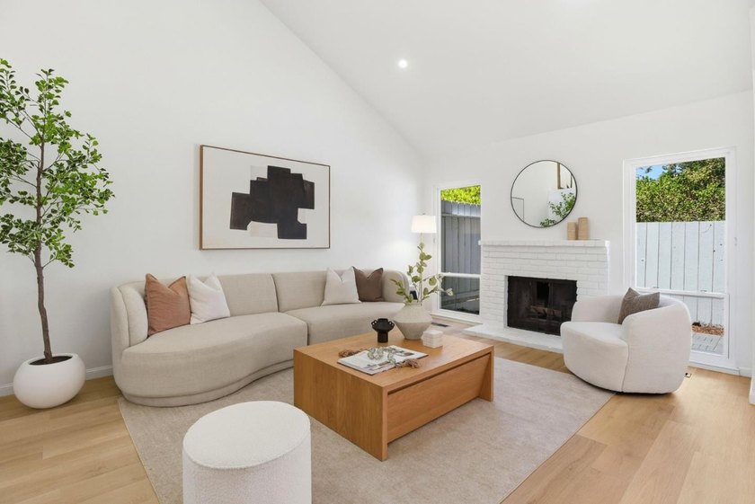 Prime Mid-Peninsula Location! This beautifully upgraded 3BR/2 - Beach Townhome/Townhouse for sale in Belmont, California on Beachhouse.com