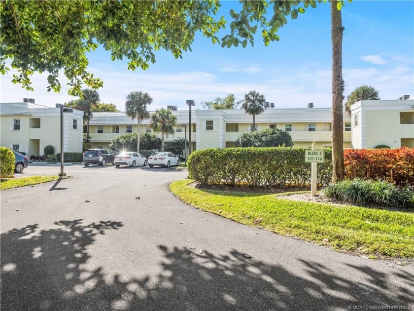 Sunshine & Happiness! Beautiful Banyan House condo- built solid - Beach Condo for sale in Stuart, Florida on Beachhouse.com