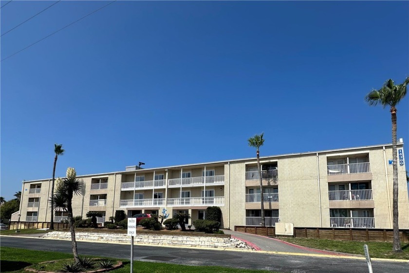 This waterfront condominium boasts panoramic views from its - Beach Condo for sale in Corpus Christi, Texas on Beachhouse.com