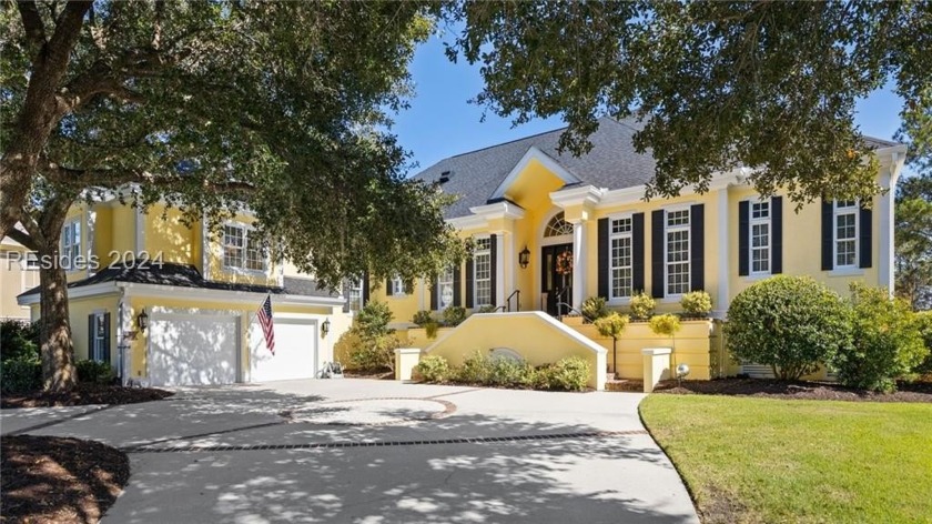 Experience the charm of this traditional home in Wexford - Beach Home for sale in Hilton Head Island, South Carolina on Beachhouse.com