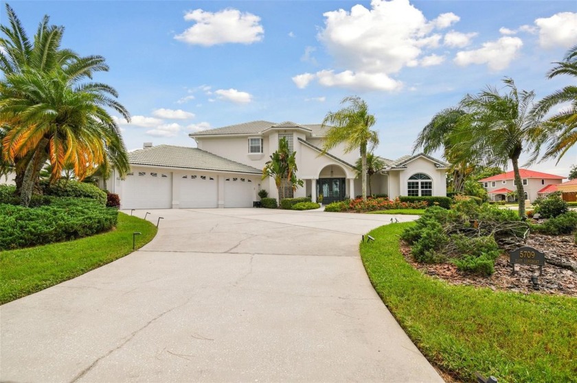 NO STORM DAMAGE! READY FOR IMMEDIATE CLOSING! This meticulously - Beach Home for sale in Tampa, Florida on Beachhouse.com