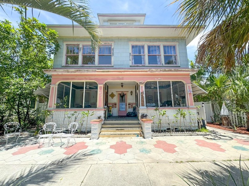 Desirable location! Welcome to Osceola apartments. Built in 1925 - Beach Home for sale in St. Petersburg, Florida on Beachhouse.com