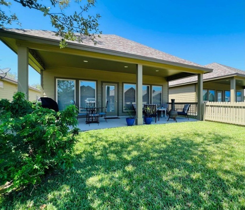 Gated community. Take a look at this open floor plan with a - Beach Home for sale in Rockport, Texas on Beachhouse.com