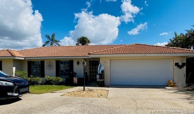 Location, location, location. This furnished rental offers the - Beach Home for sale in Longboat Key, Florida on Beachhouse.com
