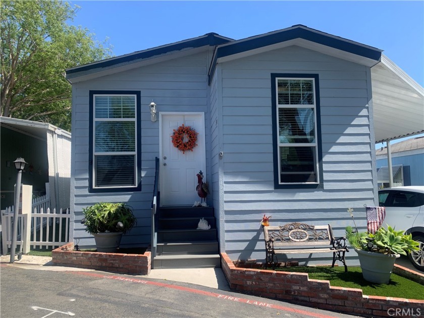 Lovely senior community this 2-bedroom 2 bath home is ready to - Beach Home for sale in Huntington Beach, California on Beachhouse.com