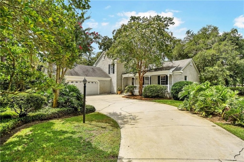 Exquisite golf course front property with GUEST HOUSE - Beach Home for sale in Saint Simons, Georgia on Beachhouse.com