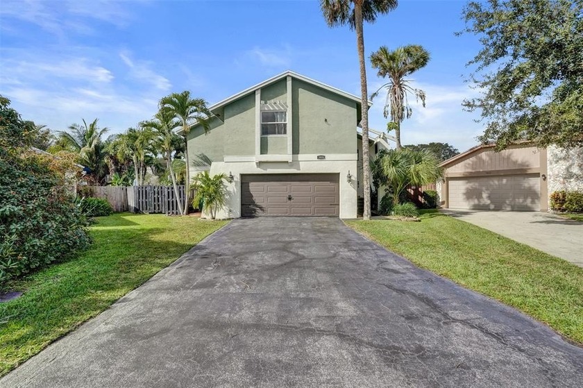 This Coral Springs pool home offers 3 bedrooms + UPSTAIRS LOFT - Beach Home for sale in Coral Springs, Florida on Beachhouse.com
