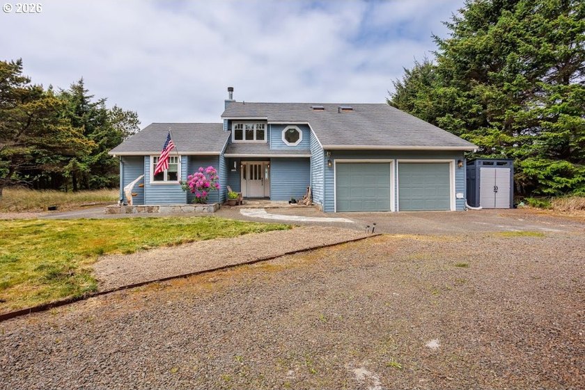 Almost 3 acres, a classic beach house with 300 feet of ocean - Beach Home for sale in Long Beach, Washington on Beachhouse.com