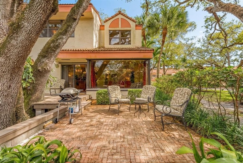 Welcome to this canal-front 2BR/2.5BA corner-unit townhome that - Beach Townhome/Townhouse for sale in Hollywood, Florida on Beachhouse.com