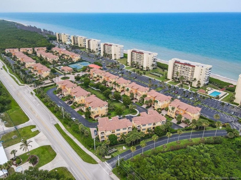 This stunning corner ocean view w/ocean access townhouse has - Beach Condo for sale in Jensen Beach, Florida on Beachhouse.com