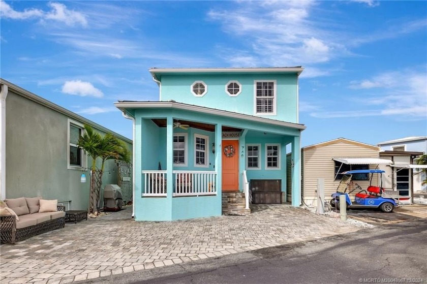 Custom-built home on S. Hutchinson Island offers the perfect - Beach Home for sale in Jensen Beach, Florida on Beachhouse.com