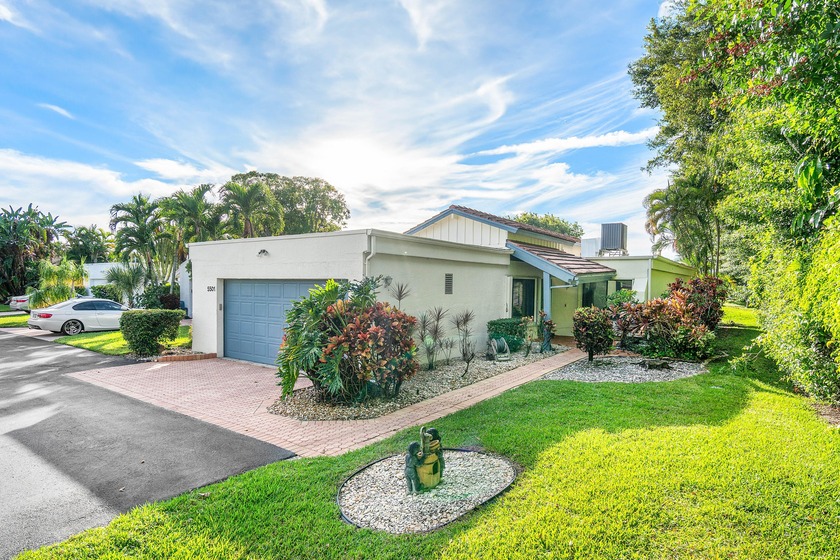 Welcome to 5501 Ainsley Court, an immaculate 2BR/2BA home - Beach Home for sale in Boynton Beach, Florida on Beachhouse.com