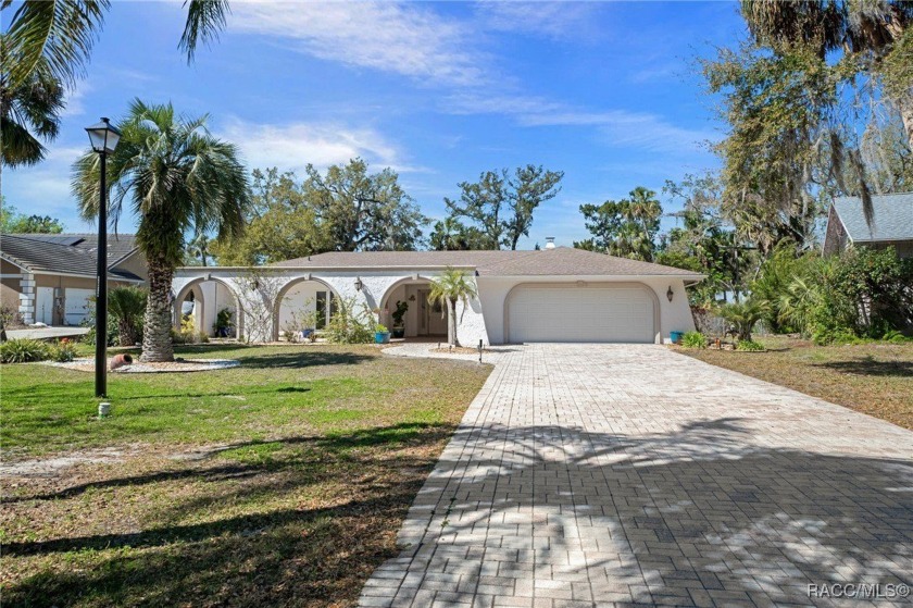 Welcome to your dream waterfront home! Insurance is - Beach Home for sale in Homosassa, Florida on Beachhouse.com