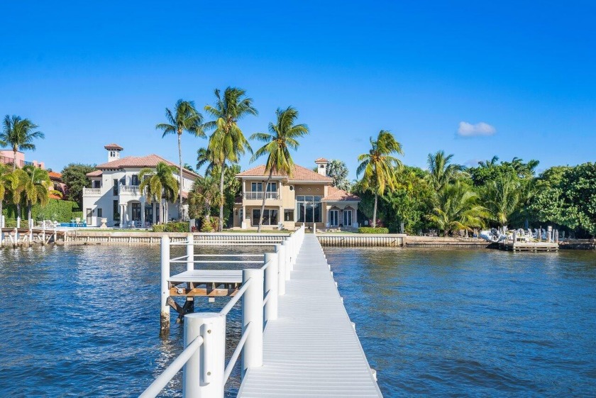 DIRECT WATERFRONT W/PRIVATE DOCK & LIFT- Ocean access & wide - Beach Home for sale in Lantana, Florida on Beachhouse.com