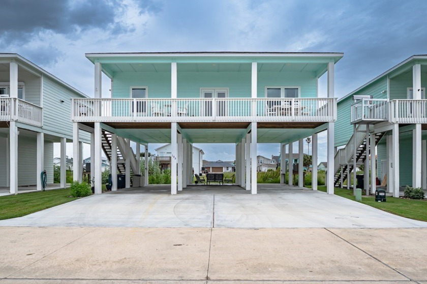 This adorable 3b/2b Coastal cottage is ready for you to move in - Beach Home for sale in Rockport, Texas on Beachhouse.com