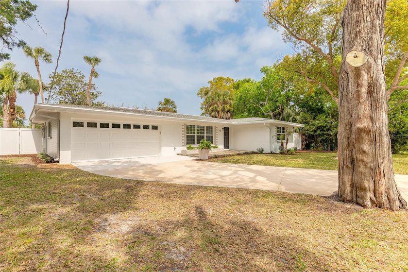 Welcome to 39 Willis Dr., ideally situated in the desirable - Beach Home for sale in Ormond Beach, Florida on Beachhouse.com