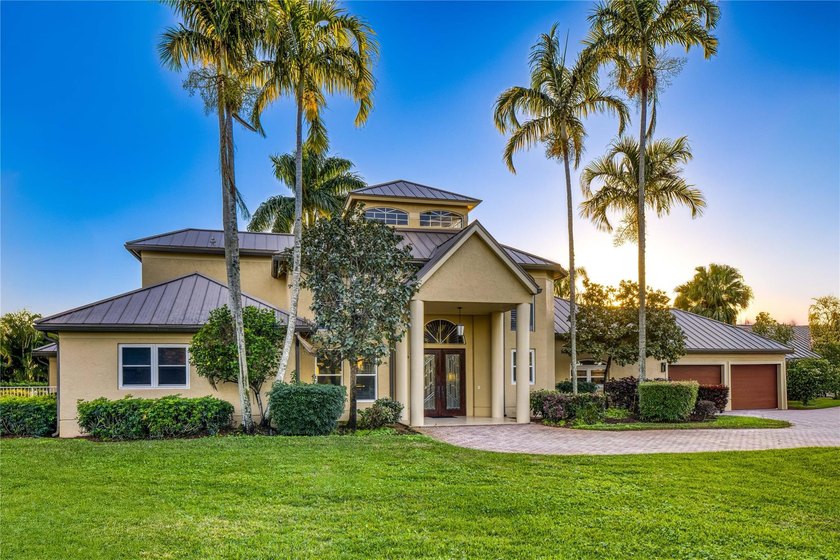 PARADISE FOUND! Rare opportunity for snowbird, investor or - Beach Home for sale in Palm Beach Gardens, Florida on Beachhouse.com