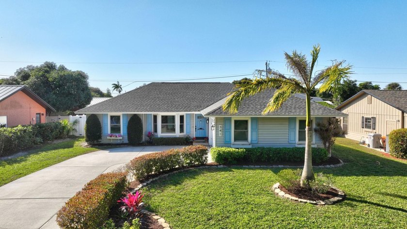 Welcome to paradise in this beautiful 3 bed 2 bath 2 car garage - Beach Home for sale in Vero Beach, Florida on Beachhouse.com