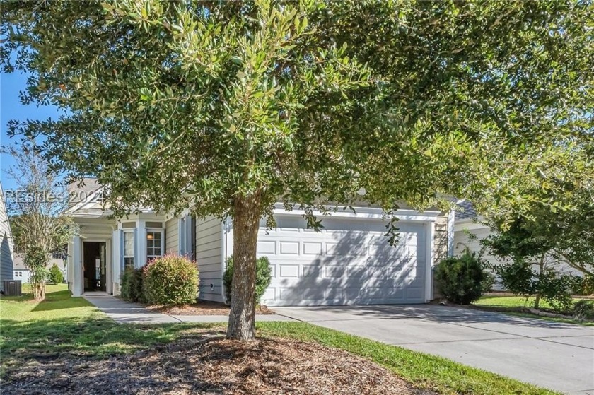 Located in the desirable Fox Lake Community of Sun City, this - Beach Home for sale in Bluffton, South Carolina on Beachhouse.com